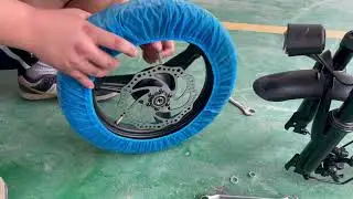 How to remove and install the front wheel?