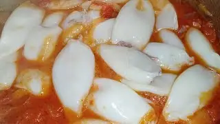 ปลาหมึกซอสมะเขือเทศ ค่ะ☺️ Curry Squid in tomatoes sauce 