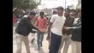 Singham Style Police Gunda Abhiyan Police office in action as Ajay Devagan Raw Video above 18