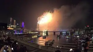London fireworks 2020 - Waterloo Bridge