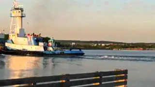 TUGBOAT WAKE ~ CAMERA SHAKE ~ CARTERET WATERFRONT PARK.