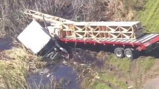 Crash closes eastbound State Road 52 in Land O' Lakes