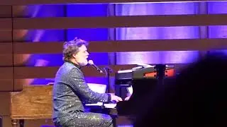 Rufus Wainwright: Going To A Town