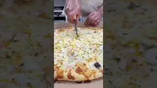 What do you think about a seafood pizza ? #short #pizza #seafood