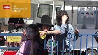 Sara Gilbert and Linda Perry shopping at Farmer's Market in Studio City