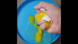 Crack an egg with one hand (reverse video)