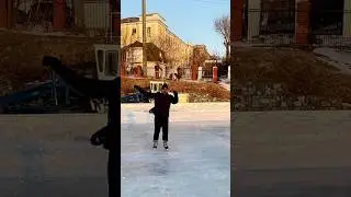 Более 30 лет не стоял на коньках, но как говорится руки то помнят, поехал хоть криво но сразу