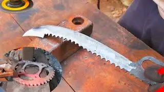 Forging a Sword from a Rusty Chain Sprocket !