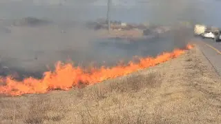 WATCH: Video gives up-close look at grass fire along I-35 in Norman