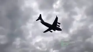 Самолет чуть не влетел в небоскреб  Низколетящие самолеты  Low flying aircraft