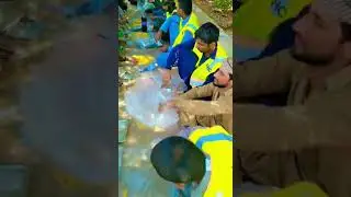 Maheny da lakh Ghar pejn waly kud road Ty beh k roti khandy ny