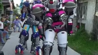 TWO ROBOTS DANCE HARLEM SHAKE