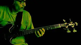 The Dukes of Stratosphear - 25 O'Clock (bass Cover)