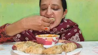 EATING VEG MOMO WITH SPICY CHUTNEY 🔥🥵🤤 #momos #chinesefood #homemadefood #mukbangnepalifood #spicy