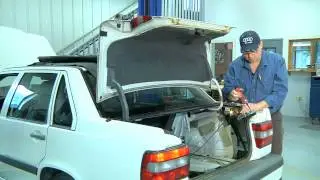 Я заменил лампочку, но задние фонари все равно не работают