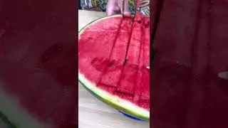 whylesswatermelon#How to cut watermelon# Cutting watermelon artifact #shorts