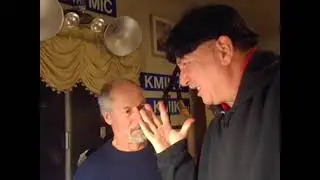 MIKE AT THE MIC = THE TWO STOOGES: OH SEE THE DEER
