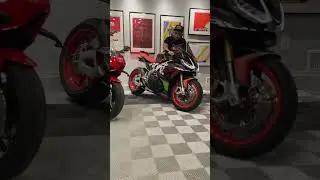 DUCATI PANIGALE V4 Exhaust VS APRILIA RSV4 Exhaust