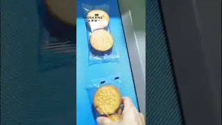 Biscuit packing machine with two auto feeder #packingmachine #automaticpackingmachine #biscuit