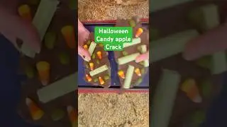 Halloween candy apple crack #easyrecipe #fyp #dessert#fallrecipes#halloweendesserts #candyapple