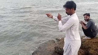 do darya fishing | Karachi Pakistan handline fishing video #Shakeelfishingfun