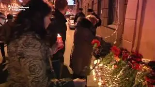 Putin Lays Flowers For St. Petersburg Blast Victims
