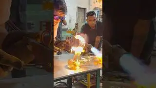 This got bright! Making a crystal glass snake in India! #snake #india