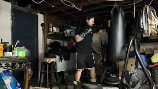 14oz rival bag gloves (favorite) vs 90lb everlast heavy bag stand