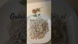 Gulas con gambas al ajillo