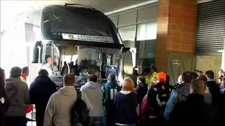 BLACKPOOL V LEEDS UNITED.LEEDS PLAYERS ARRIVING AT BLOOMFIELD ROAD