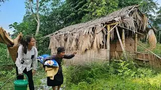 A poor old lady and a homeless girl luckily find a house that has been abandoned for many years