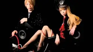 Dee J - capsule