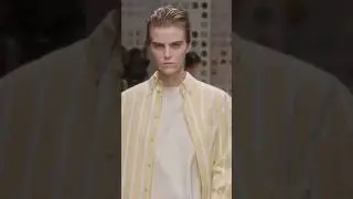 Libby Bennett walking for Tod&rsquo;s💛 #runway #catwalk #libbybennett #runwaymakeup #runwaymodel