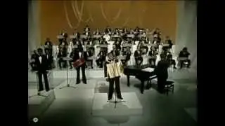 Luis Gonzaga com orquestra da TV Globo- Copinha e Celso, flautas.