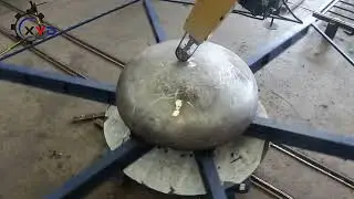 Tank and tank head polishing machine/tank shell polishing machine/tank shell grinding machine.