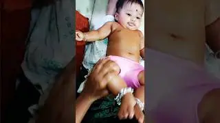 How to massage baby in village 🥰👆 #viralvideo #howto #howtomassage #parenting #newyoutuber #cutebaby