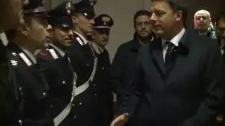 Renzi visita la caserma dei Carabinieri di Bologna