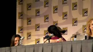Family Guy Comic Con 09 - Getting along a little too well