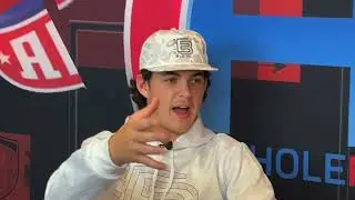Чемпион ACO Owensboro Super Major Juniors Premier Лонни Кампос и организатор турнира Hole Nation ...
