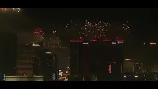 4th of July fireworks wow Strip crowds