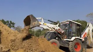 JCB Bobcat B900 Digging and loading mud in red clay block making plant