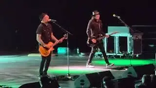 Everclear live in St Louis (St charles) pale green stars