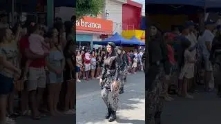 The marching style of Brazilian soldiers
