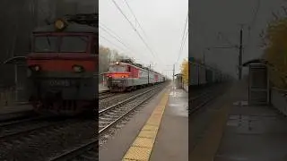 Электровоз ВЛ10у-485 с перегоняемым после ремонта ВЛ10у-588 и с грузом проезжает о.п Вяткино #бмо