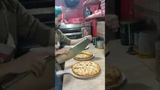 #pizza #itspizzatime #piepizza #viralvideo #pizzalover #pizzapie #pizzarecipes #food #pizzatoppings