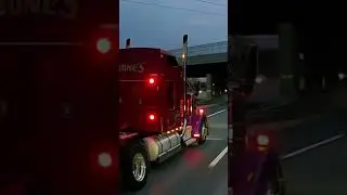 Я вижу этот прекрасный Kenworth пару раз в неделю, курсирующий по автомагистрали. #kenworth #truc...