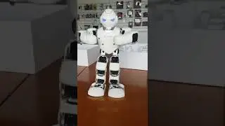 Alpha1 Pro &Oslash;nsker jer en god weekend - Nu p&aring; RobotterOnline.dk