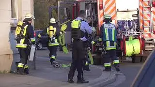 [GASGERUCH WOHNUNG] HLF4 + DLK4 + PTLF4 + RTW4 + GWAGW1[Feuerwehr Essen]