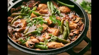 Jachtsauspannetje met kip, sperziebonen en champignons
