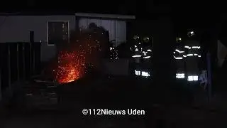 Afvalbrand stookton slaat over op bouwmaterialen op bouwterrein in Uden